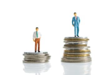 両親に「偏差値が10変われば、生涯年収が2億円変わる」と言われ浪人することに。出身大学によって、そんなに“年収の差”が出るのでしょうか？ 生涯年収をシミュレーション