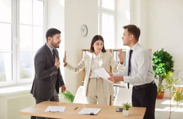 研修後「希望の部署と違うから退職したい」と新入社員から連絡が！ 上司は「かかった研修費用を請求する」と言っていますが、さすがに無理ですよね？ 適切な対応の仕方とは