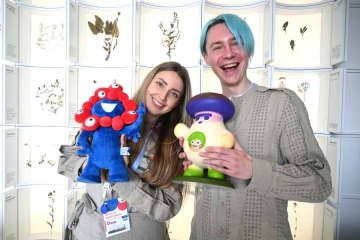 万博で働く日本推しアルトゥルさん直撃「立ち仕事にダイソーのローラー」