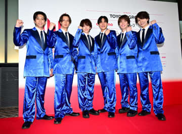 秋元康氏プロデュース「ＭＡＴＳＵＲＩ」の鈴木渉が報道陣の前で「ステージではしたことない」というバク転を披露