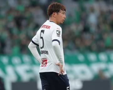 交代時に悔しい表情も…３試合ぶり先発の福森晃斗が完封勝利に貢献。「攻撃でしか活きない選手」が身体を張って守った【横浜FC】