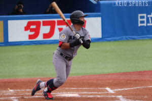 p【野球】劇的な逆転勝利で法大に先勝！今泉が決勝２号３ラン 外丸７回３失点もトップタイ４勝 ４人の継投で守り切る ／ 東京六大学野球春季リーグ戦　法大２回戦　@明治神宮野球場/p