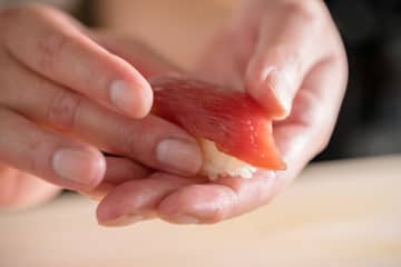 料理研究家リュウジ、”素手”で握った寿司が汚くて食べられない人に持論『ユニコーンみたい』『ずっと自炊しててほしい』ネットでも議論に