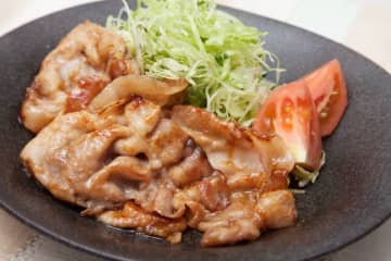 料理人・笠原将弘『大人の生姜焼き』の作り方を公開！プロ直伝『柔らか＆ジューシー』なワンランク上の絶品にネットでも「見るからに食感が違う感じ」「新感覚な美味しい生姜焼き」の声