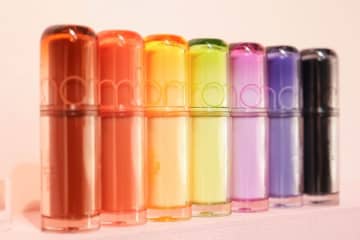 ロムアンド「ピンクオフィス」旗艦店が原宿に限定オープン、リップガチャや日本初上陸コスメ