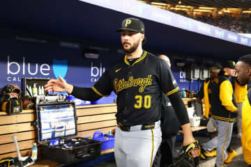 パイレーツ新人王・スキーンズ＆恋人の体操選手がＭＬＢの広告塔に？「投資できるパワーカップル」＝米報道