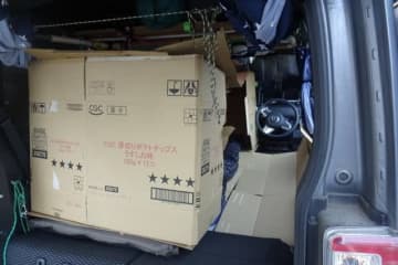 クルマの中で「ダンボール泊」してみた意外な結果！　超コスパ寝床「3本勝負」 車中泊比較 ～寒さ残る東北で検証～