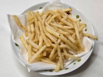 唐揚げを揚げた後の油、捨てないで！！ポテトがより美味しくなるんです！