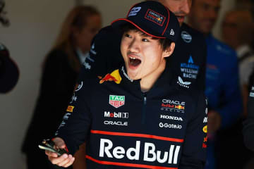 傷ついた角田裕毅に駆け寄るF1ドライバーに海外感動「心が温まる」　決勝前に「元気か尋ねて…」