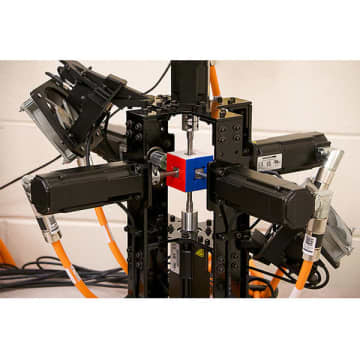 米国の大学が0.103秒でルービックキューブを解くロボットを開発！ ギネス記録を大幅更新