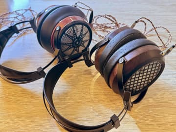 【レビュー】“手が届く平面型”SENDY AUDIO「Apollo」と「Aiva 2」でアニソン聴いてみた