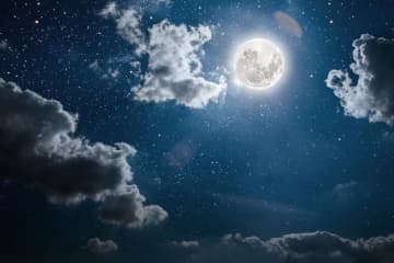 夏目漱石の『一夜』あらすじ紹介。夢幻と現実が交錯する漱石の短編世界