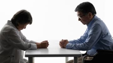 この先どうなるのでしょうか…“実質無職”の52歳一人娘を抱える80代夫婦が苦悶。年金月22万円・資産5,000万円で楽しい余生のはずが、生活費を切り詰める日々【CFPの助言】
