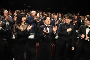 二宮和也「貴重な経験ができた」　『8番出口』カンヌ公式上映で2300人を魅了＆8分間のスタンディングオベーション