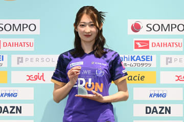 国内屈指のドリブル力も…ベスト11選出、「WEリーグの三笘」の異名は「プレッシャーですね」