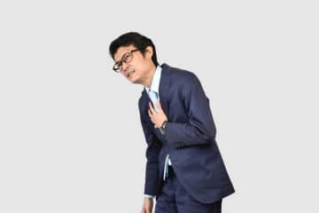 急に心臓がバクバクする…ストレスが原因ってホント？医師に聞いた、動悸を落ち着かせる4つの対処法