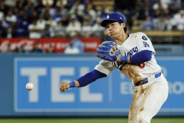 【MLB】キム落球、ドレイヤー暴投、マンシー悪送球……ドジャース、同地区対決でミス連発の大量失点　地元メディアあ然「まだ3回なのに……」