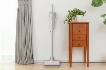 東芝、紙パックでもパワフルな掃除機　ゴミ捨てラク