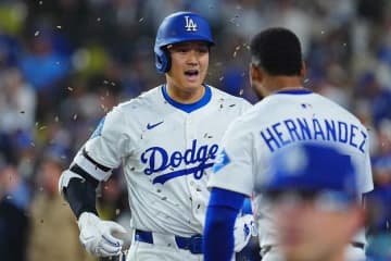 大谷翔平“触っただけ”の17号に日本衝撃「投げるとこないやないか！」　パワー異次元「ボンズ73発超えてほしい」