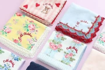 キャス キッドソン“ヴィンテージ風ローズ柄”ハンカチ、ブーケ柄レースや花柄フリルのタオルも