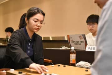 仲邑菫四段、王利誠九段を破り「LG杯朝鮮日報棋王戦」で決勝トーナメント進出