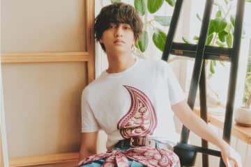 エトロ“髙橋海人描き下ろし”ペイズリー柄コラボウェア、Tシャツやミニトートバッグなど全21型