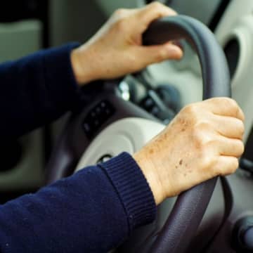 事故が心配…高齢な親の運転技術を安価に見極める方法【親を要介護にさせたくない】