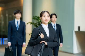 春から「新社会人」の娘、都内にある「家賃10万円」のマンションで「一人暮らし」をすると言いだしました。「手取り20万円」で「家賃10万円」は無謀ですよね…？