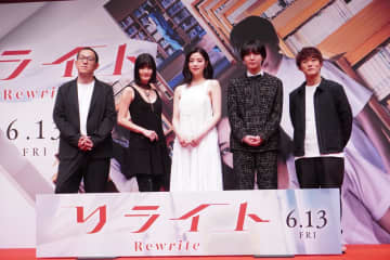 映画『リライト』完成披露試写会で、池田エライザ、阿達慶、橋本愛らが学生時代の制服写真披露！