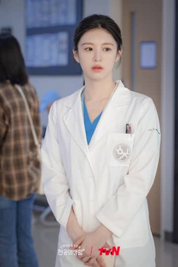 女優コ・ユンジョンが“愛され女優”に。『いつかは賢いレジデント生活』で示した存在感