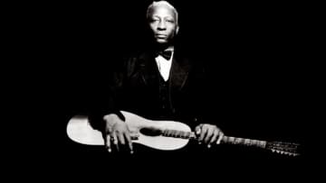 音楽の力で「逮捕→恩赦（×２回）」された偉人とは？『ロックの礎を築いた男：レッド・ベリー　ビートルズとボブ・ディランの原点』