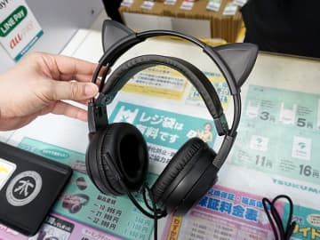 ネコミミデザインの黒いゲーミングヘッドセット