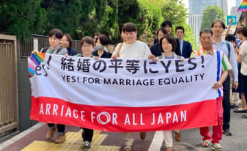 無言で渡された入国書類に感じた、日本で「妻と妻」になれない悲しみ。結婚の平等裁判、東京2次の高裁判決は11月28日