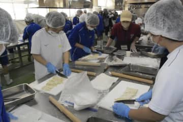 海の「厄介者」、うどんに　アカモク活用、鳥取の高校生挑戦