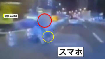 自転車飛び出し急ブレーキで衝突回避…原因は落としたスマホ　暗がりの対向車線から巨大なタイヤ転がり“危機一髪”…大型トラックから2本外れる