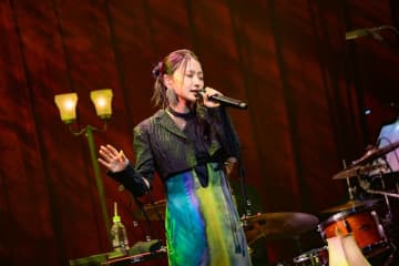 ＜ライブレポート＞鞘師里保、3年連続となるビルボードライブ公演　多彩なリアレンジと親密な一体感