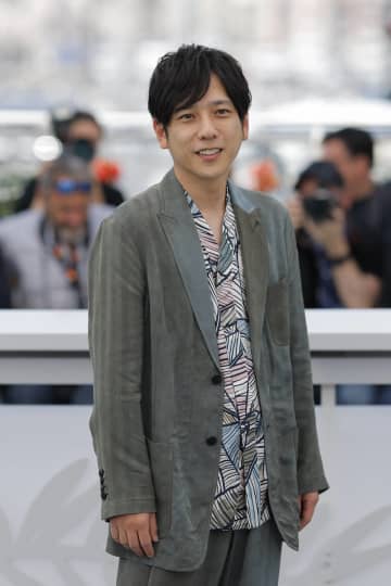 嵐・二宮和也、「カンヌ」レッドカーペット初登場！アルマーニタキシード着用でキメた
