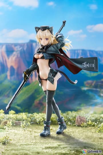 「島田フミカネ ART WORKS」よりアルシアがフィギュアに！ジャケットの上にマントを羽織り、大型の長刀を装備した姿で立体化