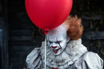 『IT／イット』ペニーワイズ再び…前日譚ドラマ「ウェルカム・トゥ・デリー」予告編初公開