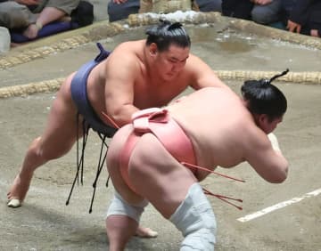 【夏場所】豊昇龍が５日目から６連勝　宇良を送り出し勝ち越し「集中力もあるので悪くない」