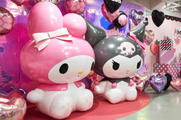 マイメロディ＆クロミのアニバーサリー展覧会、“メロクロ”巨大バルーンや限定グッズが名古屋パルコに