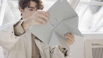 折ってたたんで楽しい！ 折り紙のようなiPadスタンド「MOFTダイナミックフォリオ」