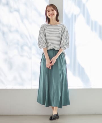 40・50代「着る服ない」→【ハニーズ】がおすすめ！ サッと穿いてこなれる「1軍スカート」