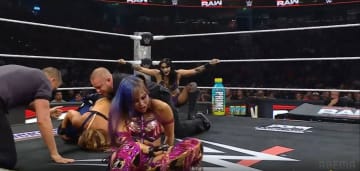 【ＷＷＥ】カイリ・セイン復帰戦でゾーイ負傷退場のアクシデント　3WAY戦からリアのシングル戦に変更