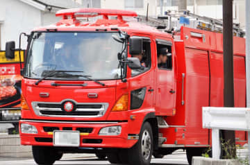 「スクラップが燃えている」平塚の会社敷地内で火事　男性従業員1人やけど