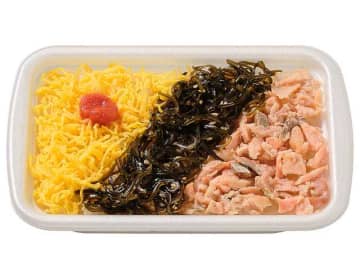 ご飯に鮭、昆布、明太子、錦糸たまごを彩り良く盛り付けて税込356円! セブン‐イレブンが「鮭と昆布の三色だしごはん」を本日20日(火)発売