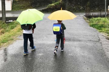 「なぜうちの子に傘をささずに帰らせたのですか」　理不尽な保護者に困惑…教頭の対応が目からウロコ