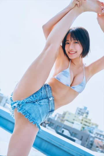 美女コスプレイヤー・ミンミコ、圧巻のFカップ軟体ボディ披露