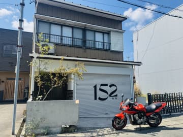 浜松の空き家がライダー向け宿に変貌　「152INN」が描く新たな旅