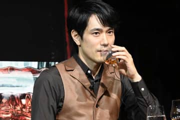 松山ケンイチ、ウイスキーは「ストレート」派　日本初上陸の一品を試飲「混ぜるのがもったいない」